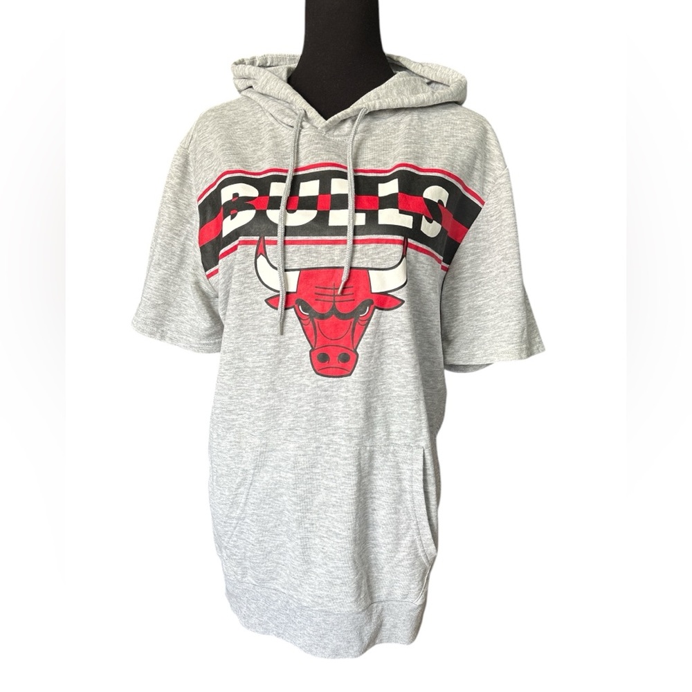 NBA Chicago Bulls Short Sleeve Hooded Sweatshirt, 66, Men’s Size Medium
